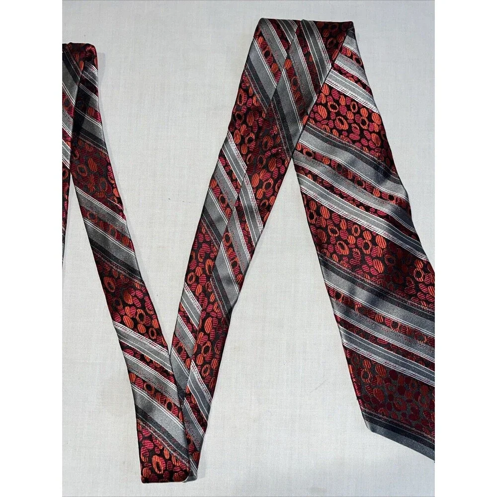 Desantis Collection Men’s Dress Tie Size 58” Red Gray Striped Business Formal